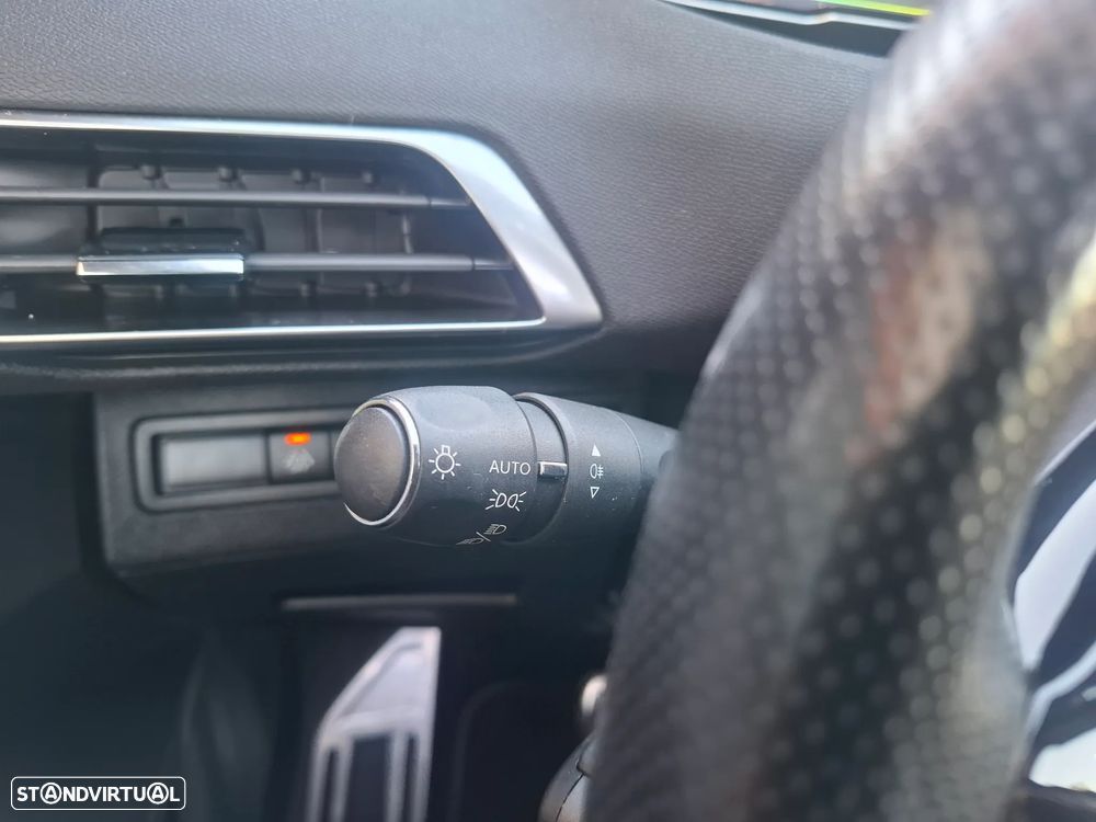 Peugeot 3008 1.6 Hybrid4 GT Pack e-EAT8 - 26