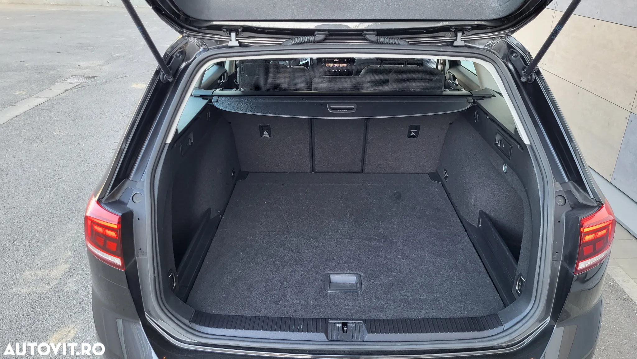 Volkswagen Passat Variant 2.0 TDI SCR DSG Comfortline - 27