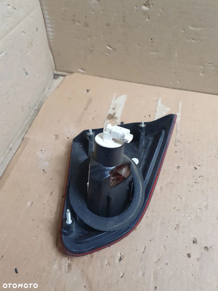 .  LAMPA TYL TYLNA PRAWA W KLAPE NISSAN QASHQAI J10 LIFT - 5