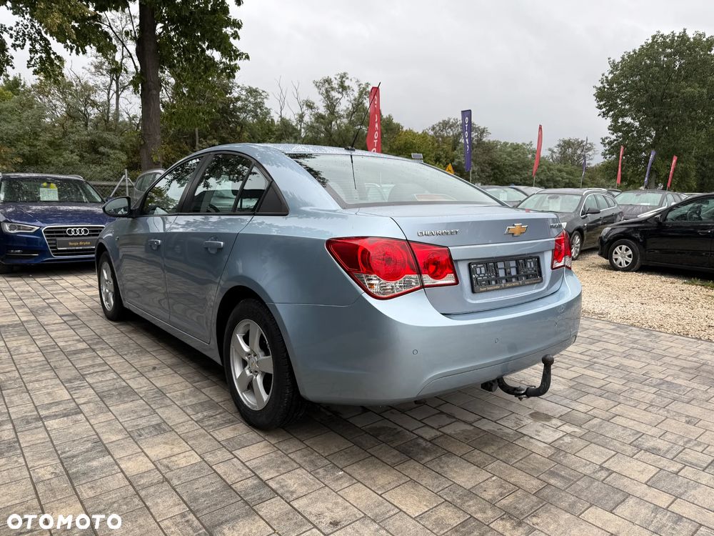 Chevrolet Cruze 1.6 LS - 3