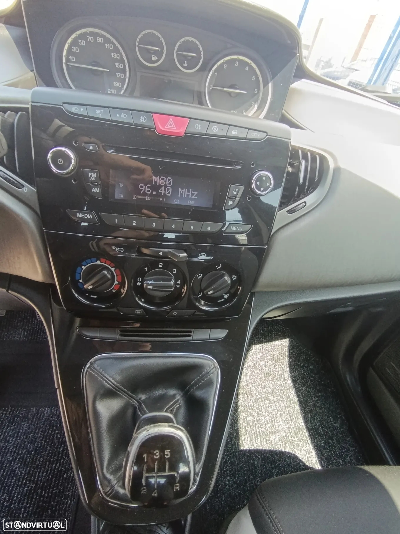 Lancia Ypsilon 0.9 TwinAir S&S S by Momodesign - 8