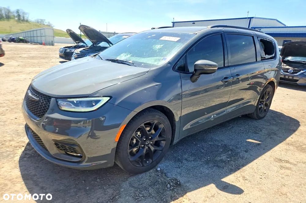 Chrysler Pacifica - 1