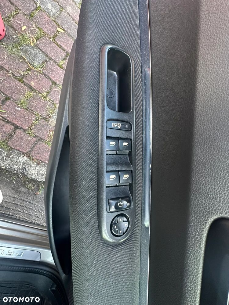Peugeot 3008 1.6 HDi Premium - 27