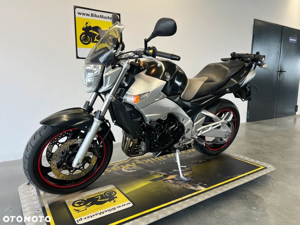 Suzuki GSR - 3