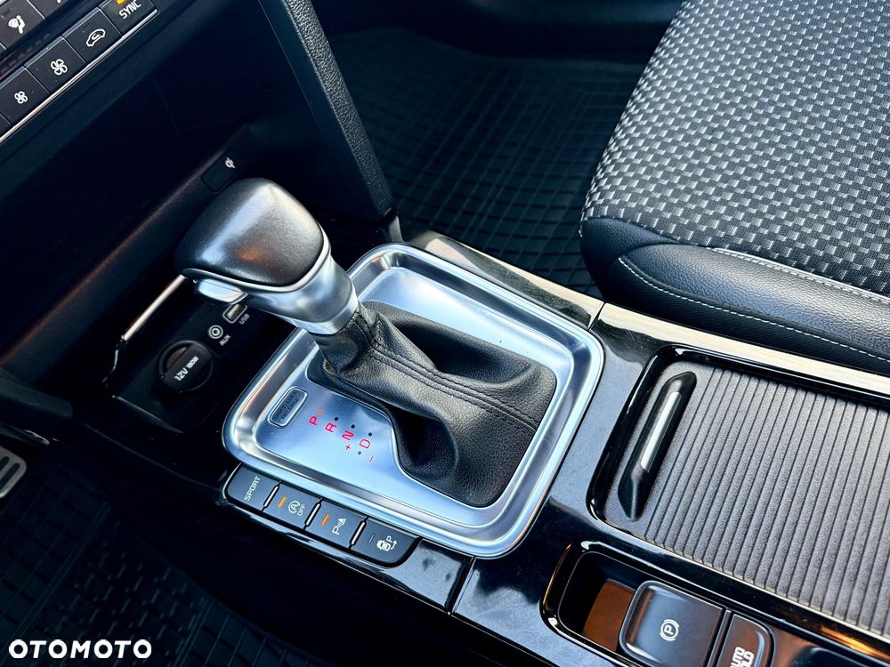 Kia Ceed 1.4 T-GDI DCT OPF Platinum Edition - 25