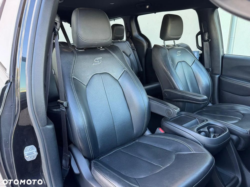 Chrysler Pacifica - 17