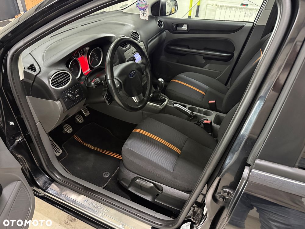 Ford Focus 1.6 16V Black Magic - 17