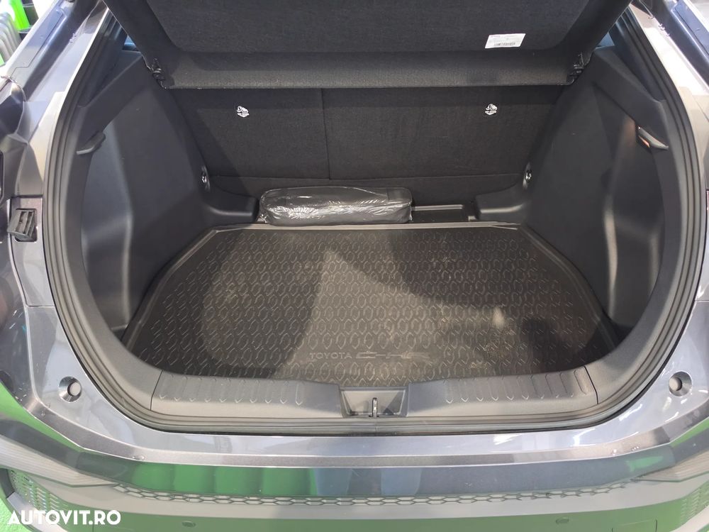 Toyota C-HR 1.8 Hybrid Team Deutschland - 29