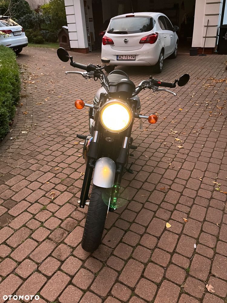 Triumph Bonneville - 6