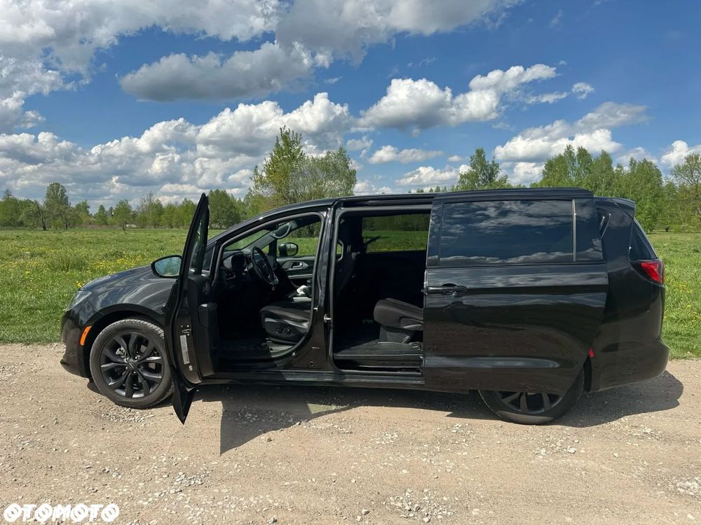 Chrysler Pacifica - 10
