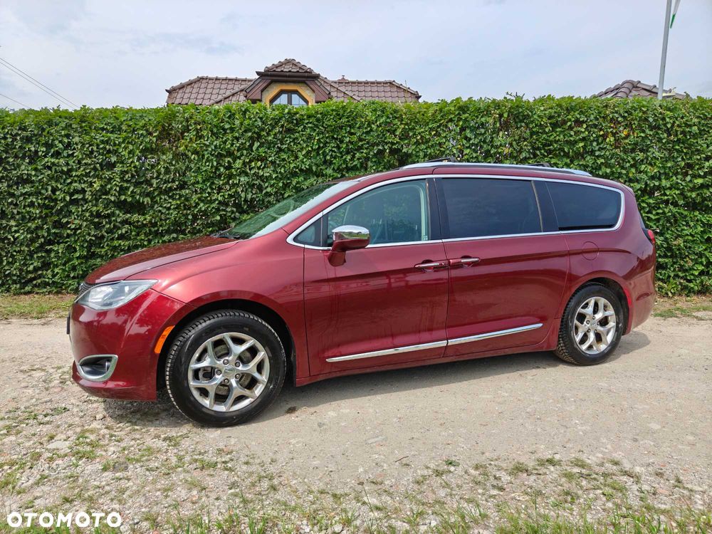 Chrysler Pacifica - 1