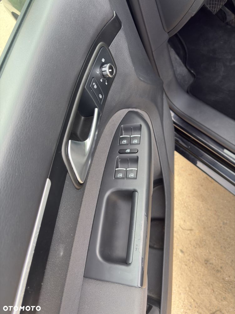 Volkswagen Touran 2.0 TDI DPF DSG Highline - 25