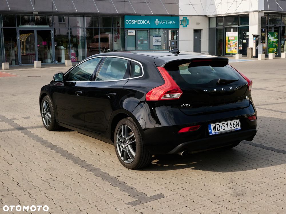 Volvo V40 2012 photo 2