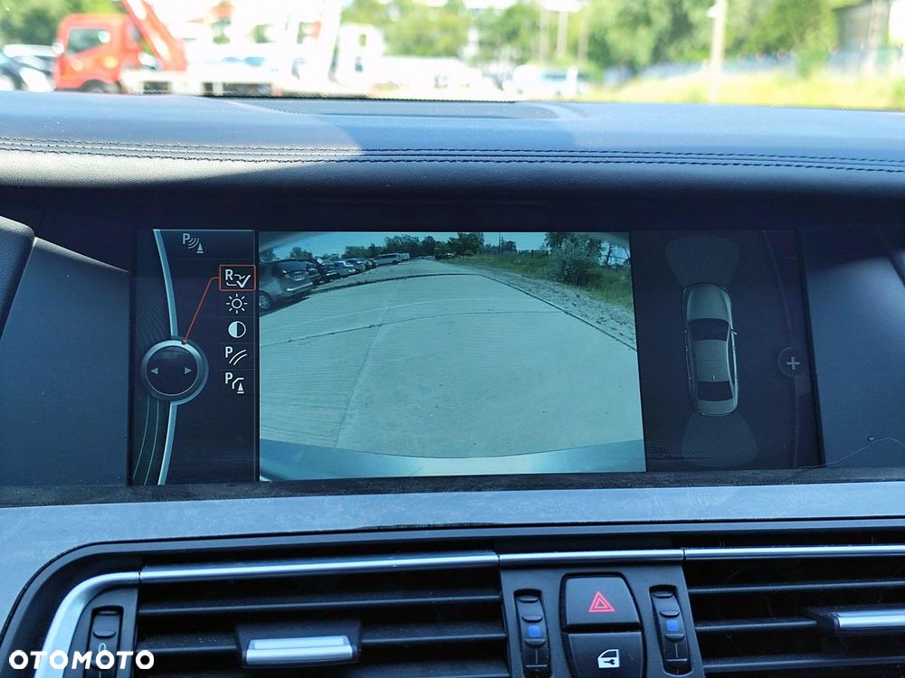 BMW Seria 7 750Li xDrive - 14