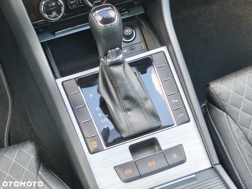 Skoda Superb 2.0 TDI SCR Ambition DSG - 27