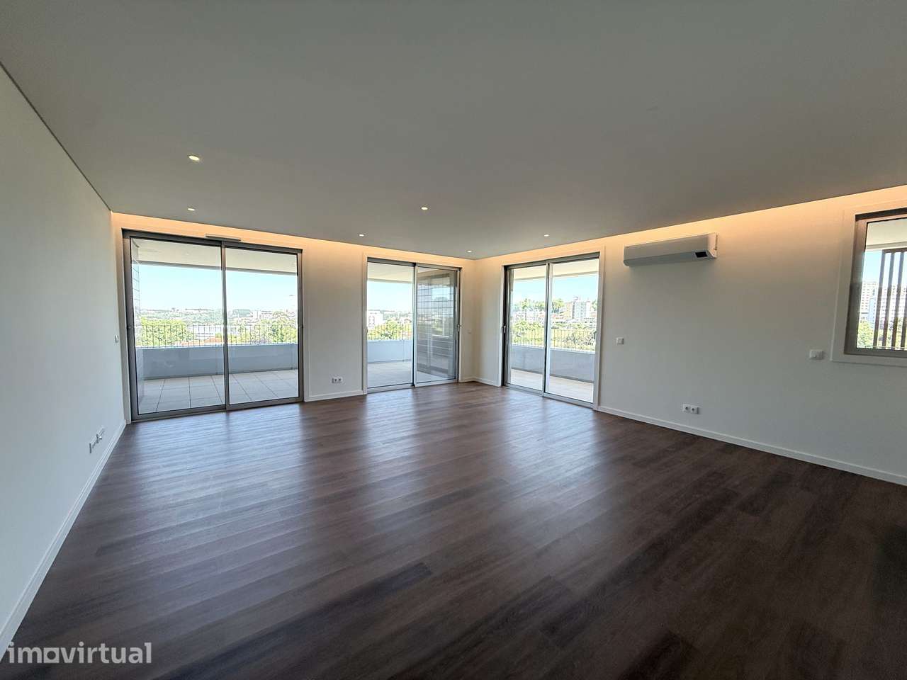 T4 NOVO Verde Vale | VISTA PANORÂMICA s/ CIDADE MAIA | TERRAÇO 85M² - Grande imagem: 2/16