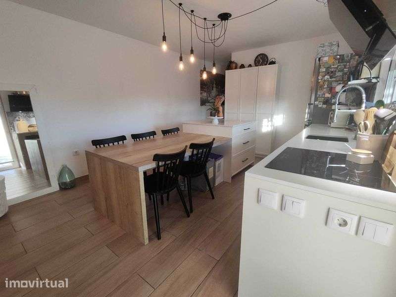 Moradia T2  72m2 com terreno 400m2 (Benfeitoria) - Grande imagem: 3/11
