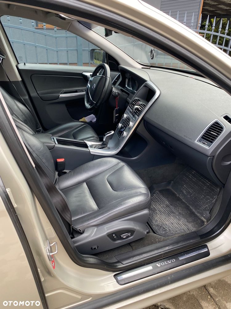 Volvo XC 60 D3 Drive-E Summum - 6