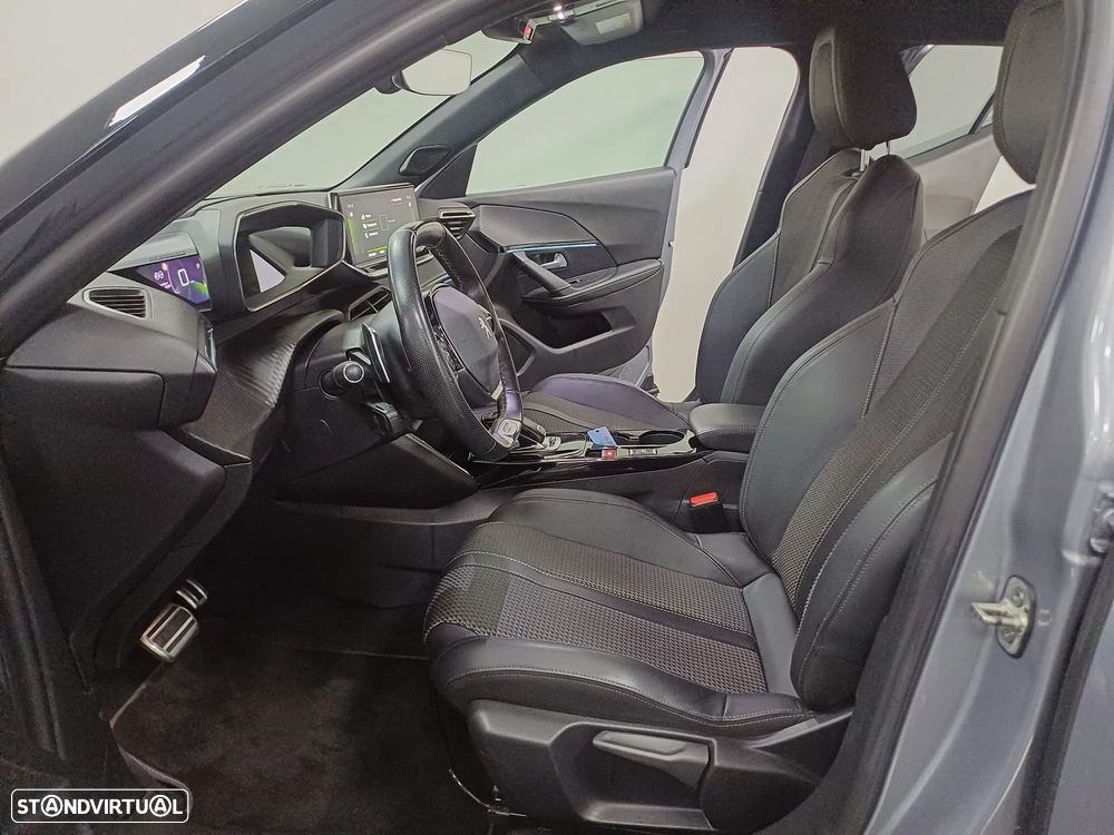 Peugeot 2008 PureTech 130 EAT8 GT - 11