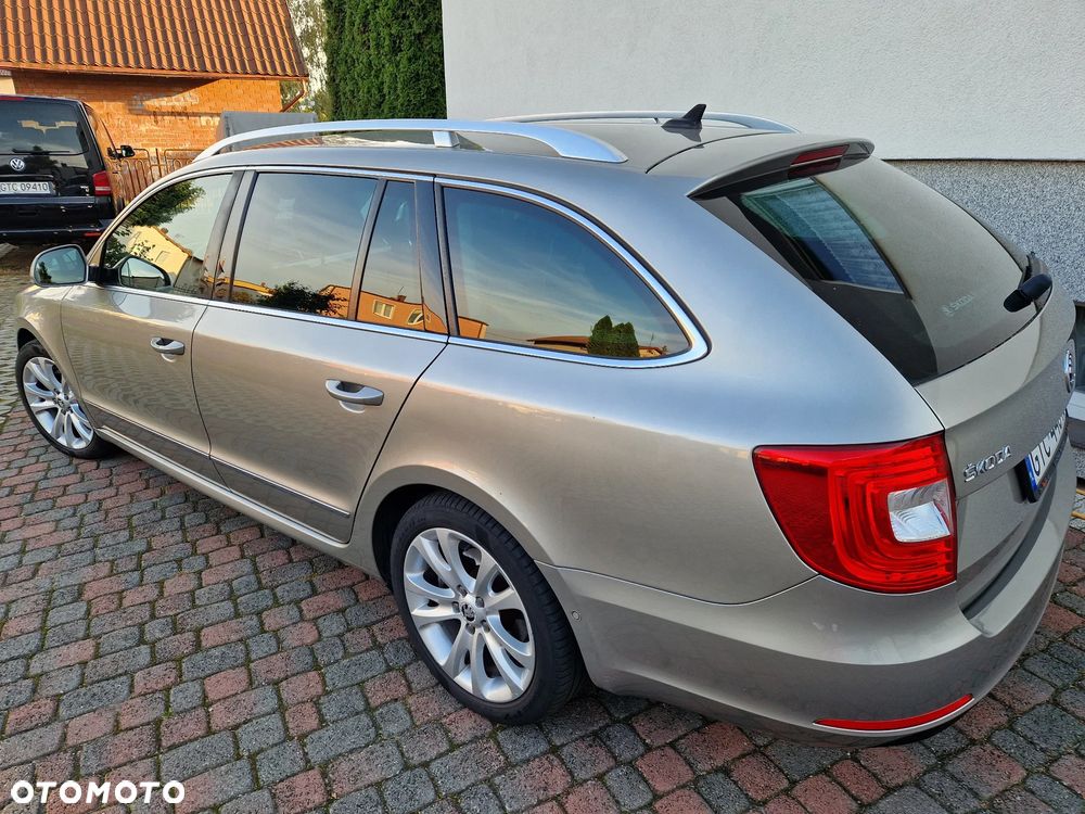 Skoda Superb 2.0 TDI Elegance DSG - 2