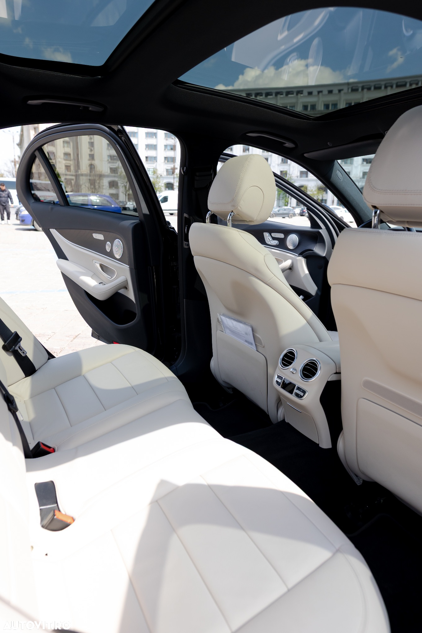 Mercedes-Benz E 300 9G-TRONIC AMG Line - 25
