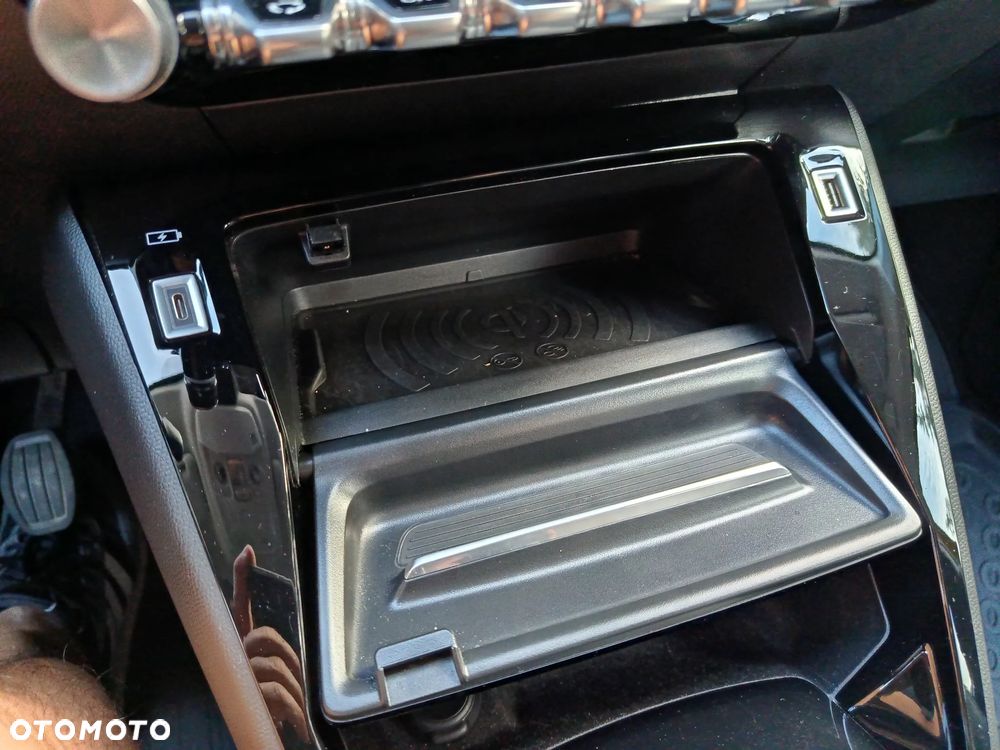 Peugeot 208 TURBO 100 Allure - 25
