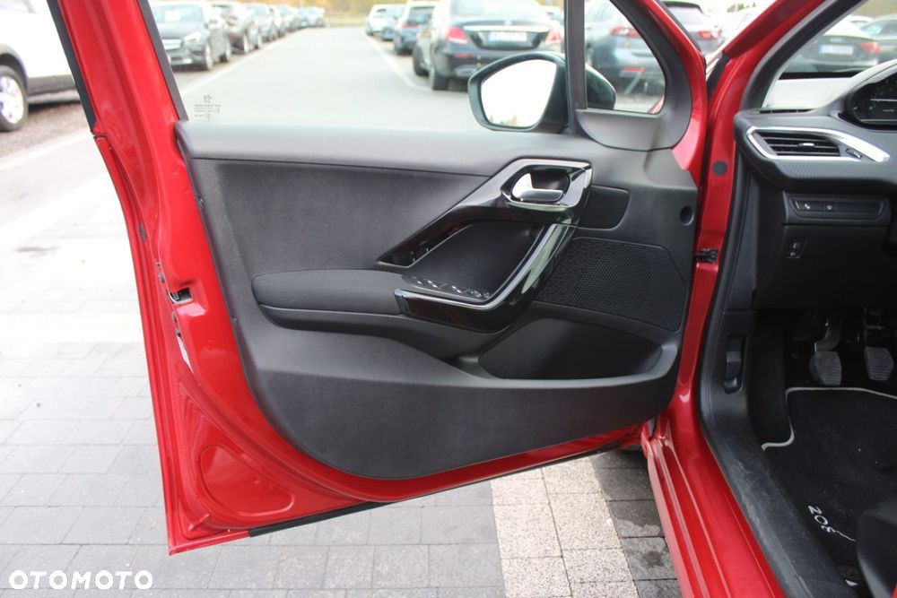 Peugeot 208 - 23