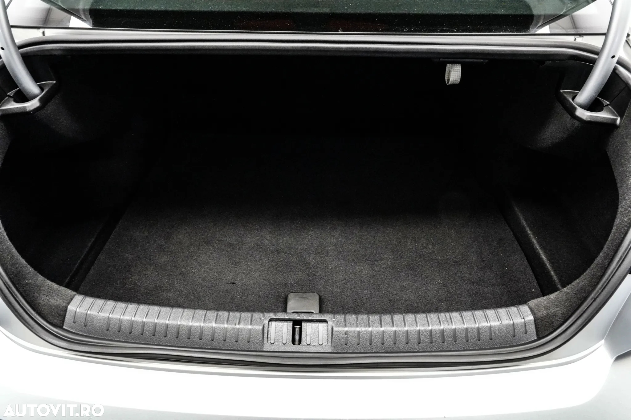 Volkswagen Passat 2.0 TDI Comfortline - 18