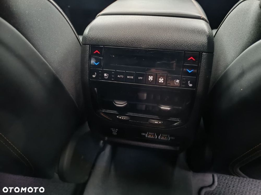 Jeep Grand Cherokee - 24