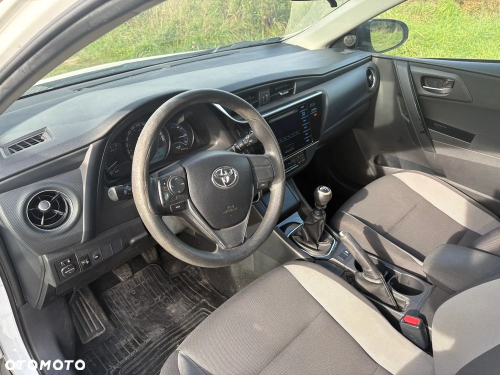Toyota Auris - 18
