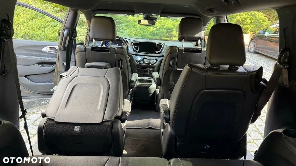 Chrysler Pacifica - 26