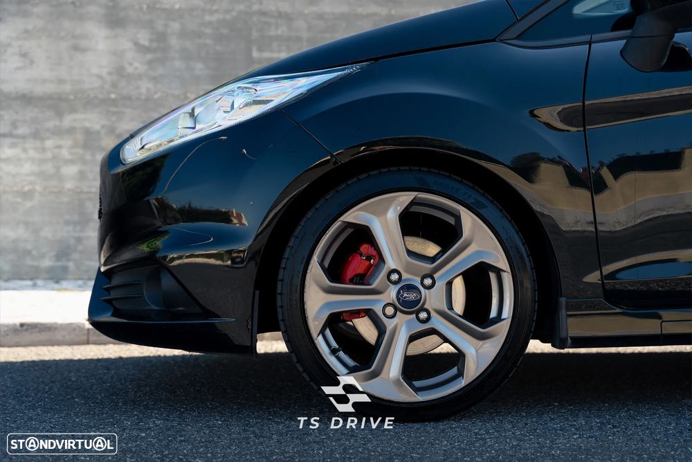 Ford Fiesta 1.6 EcoBoost ST - 19