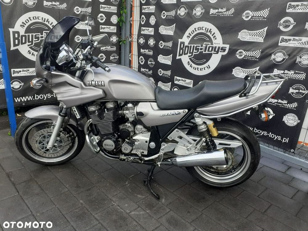 Yamaha XJR - 10