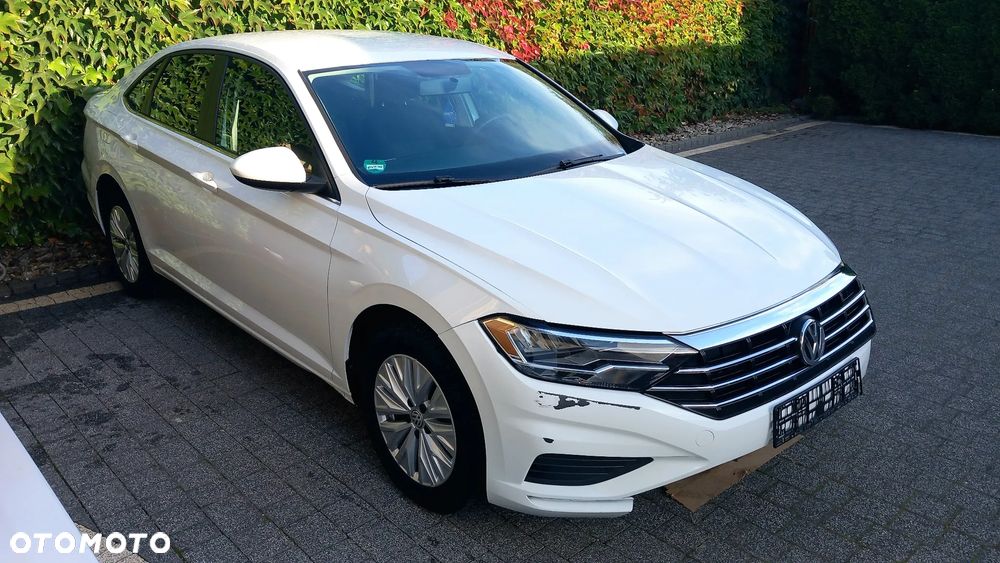 Volkswagen Jetta - 1