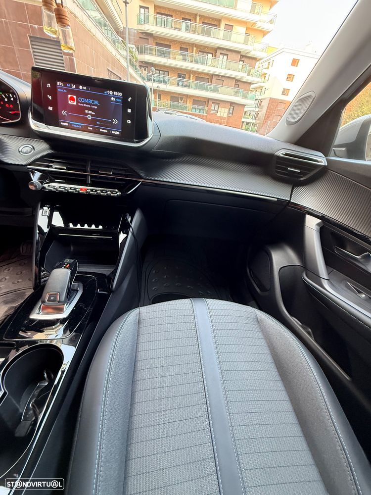 Peugeot 2008 1.2 PureTech Allure Pack EAT8 - 6