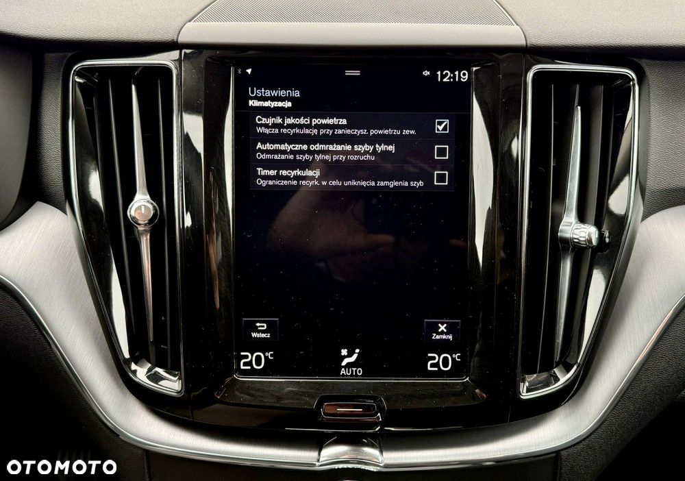 Volvo XC 60 D4 AWD Momentum Pro - 24