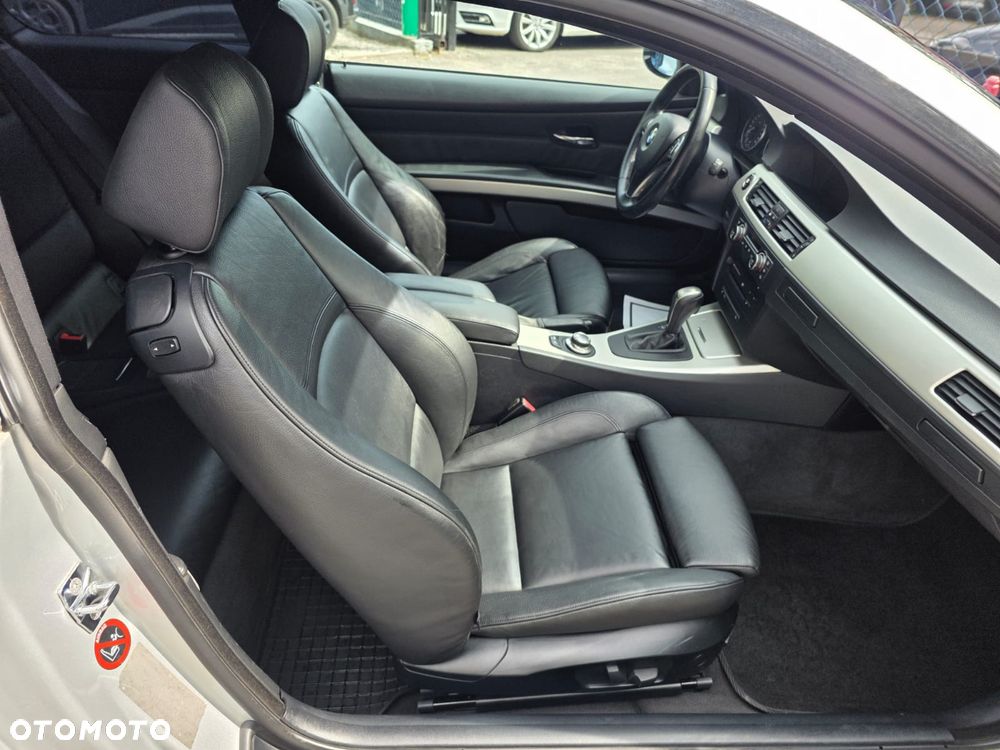 BMW Seria 3 325i - 24