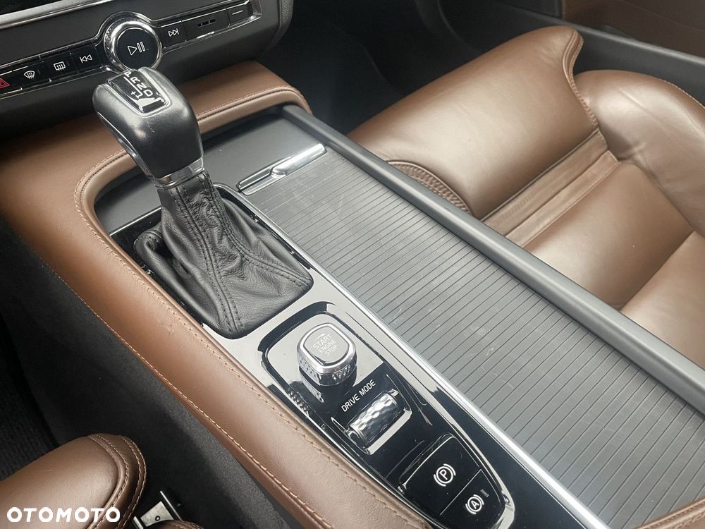 Volvo V90 Cross Country - 18