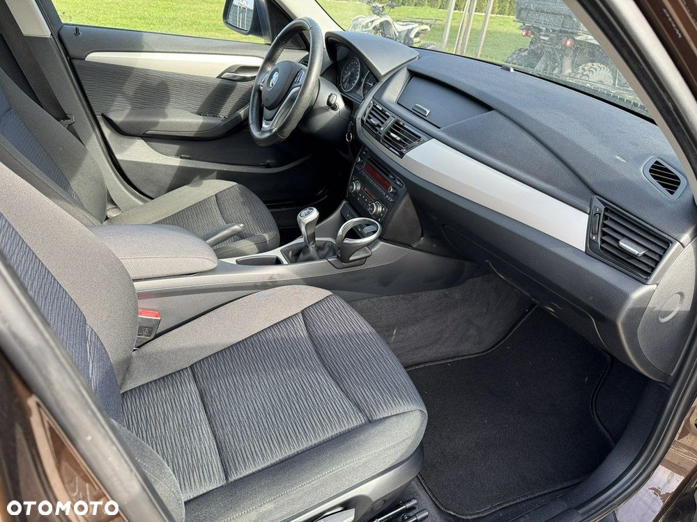 BMW X1 sDrive18d xLine - 24