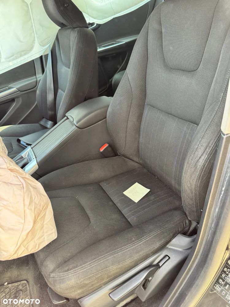 VOLVO V60 2012 *SAMOCHÓD NA CZĘŚCI* 4436 black solid stone volvo 01900 MASKA, LAMPA, DRZWI, LUSTERKO, ZDERZAK, GRILL, BŁOTNIK, KLAPA, BELKA, DESKA, FOTELE, KANAPA, ĆWIARTKA KIEROWNICA, TARCZE, ZACISKI, ZAWIESZENIE, KOMPLETNY PRZÓD, KOMPLETNY TYŁ, LICZNIK, ZEGARY, PRAWE LEWE PRZÓD TYŁ - 6