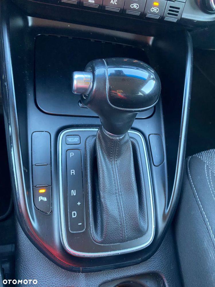 Kia Carens - 26