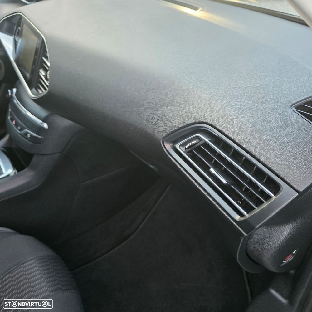 Peugeot 308 1.6 BlueHDi Style J17 - 25