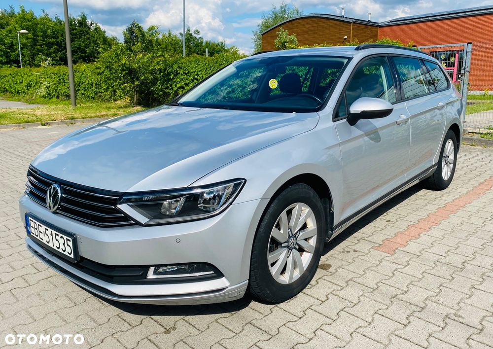Volkswagen Passat - 1
