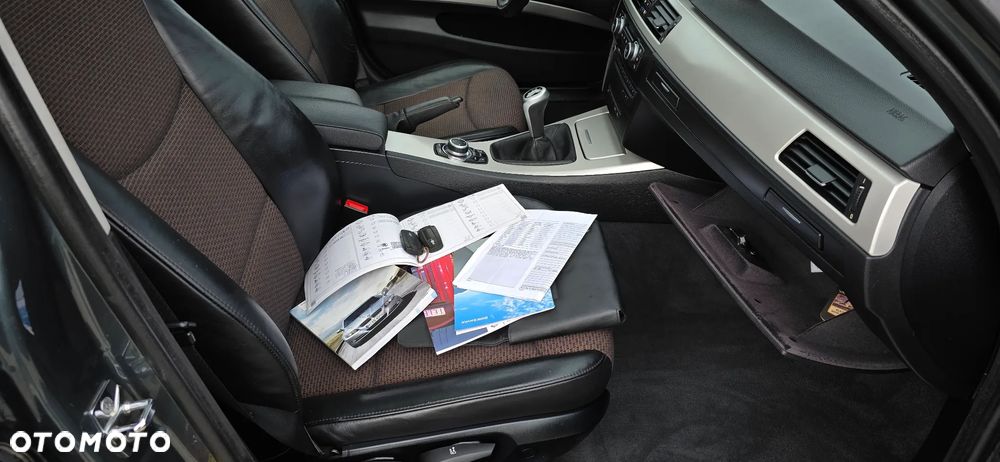 BMW Seria 3 318i Touring Edition Exclusive - 39