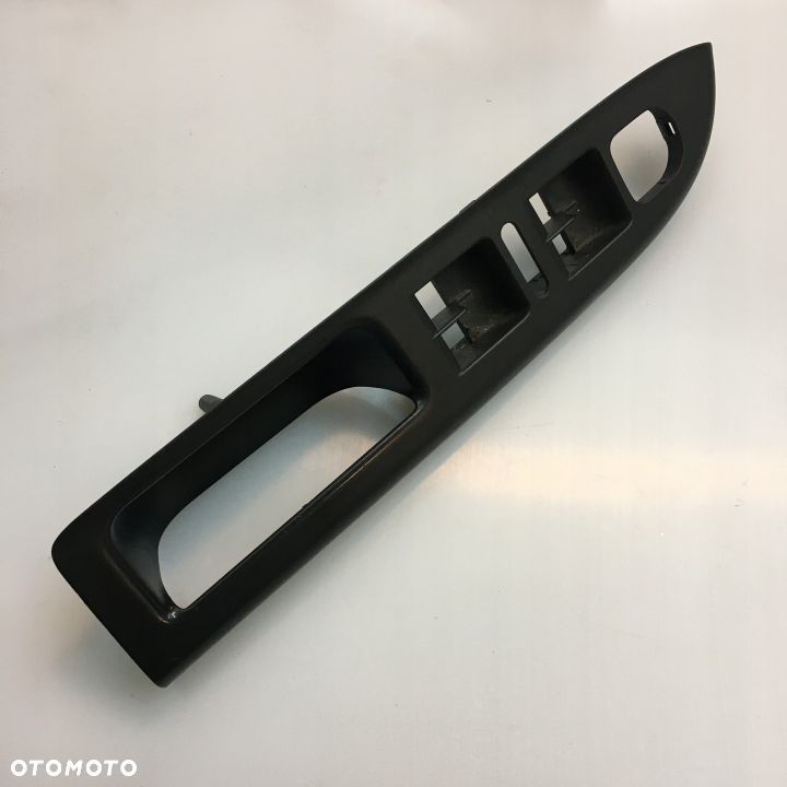 PANEL UCHWYT LEWY PRZÓD GOLF V PLUS 5M1867371C - 1