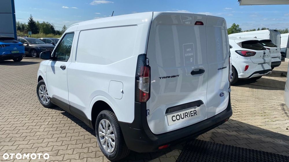 Ford Transit Courier - 8