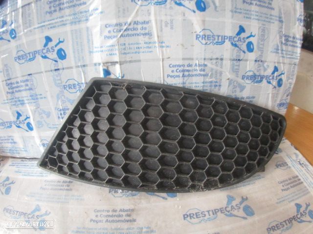 Grelha Friso 1P0853665 14884SG4 SEAT LEON 2007 1.4 86CV 5P CINZA FRT ESQ GRE FAROL DE NEVOEIRO - 1