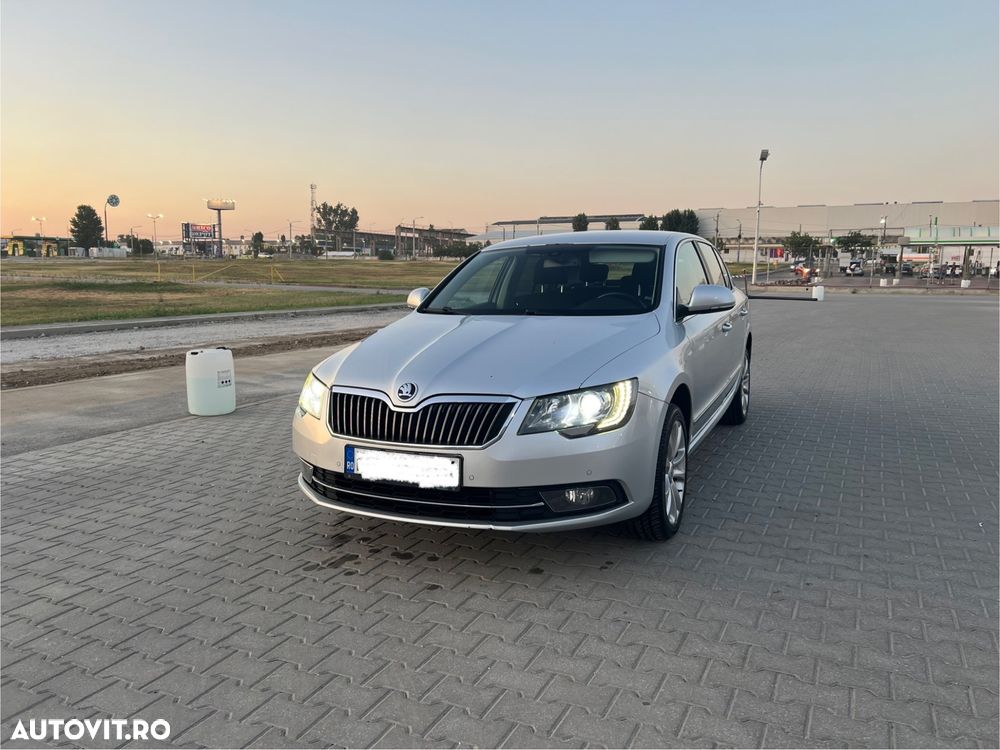 Skoda Superb Combi 2.0 TDI 4X4 Elegance - 9