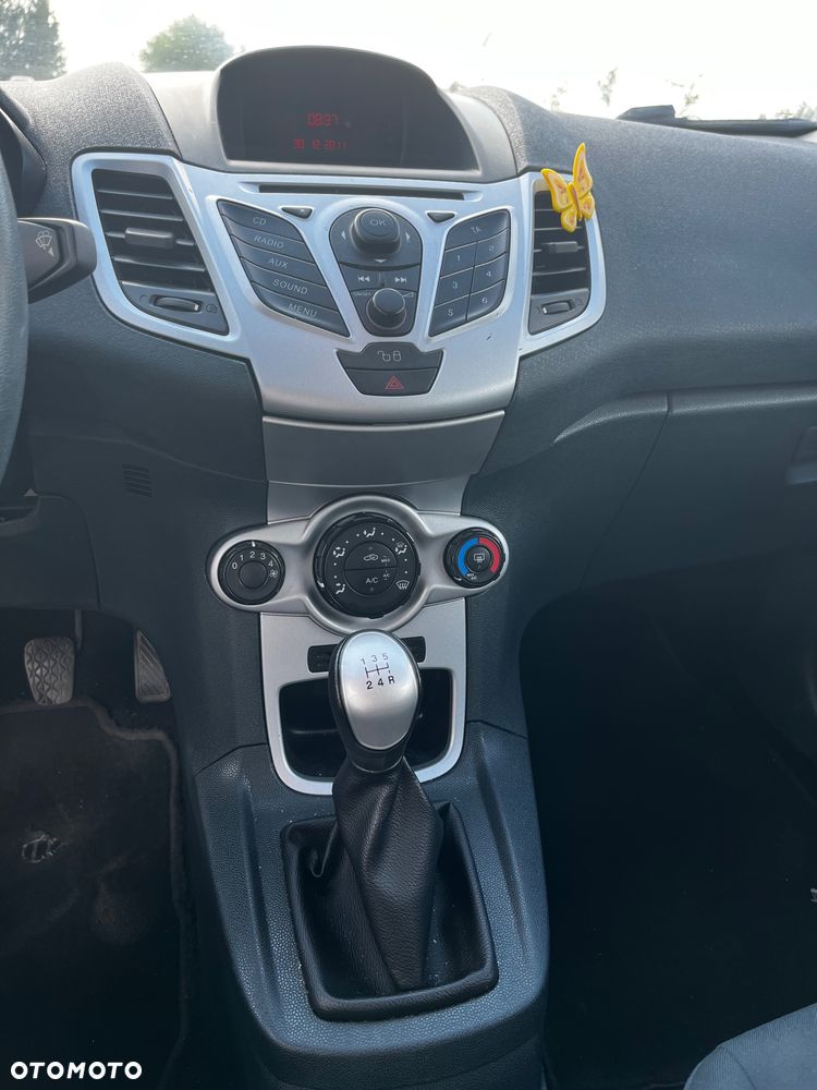Ford Fiesta - 24