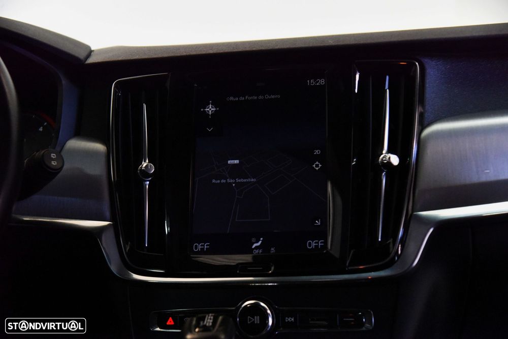 Volvo V90 2.0 D4 Momentum Geartronic - 16